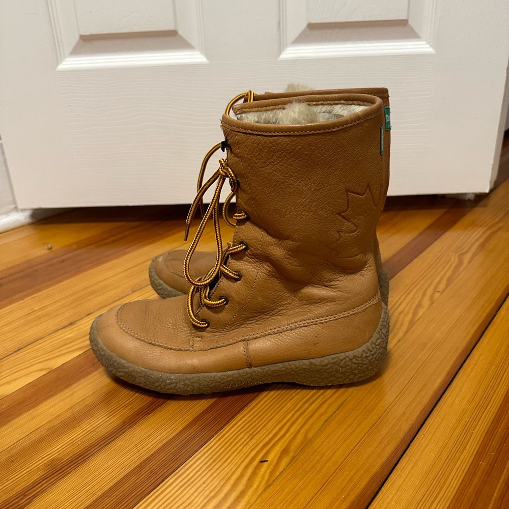 Winter boots. Lace up, cold temperature resistant and waterproof. Fur lining